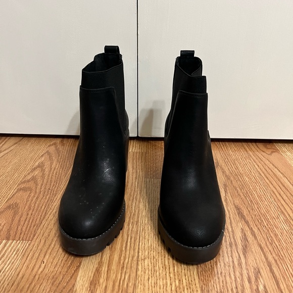 Black Wedge Boots Size 6M - Picture 3 of 6
